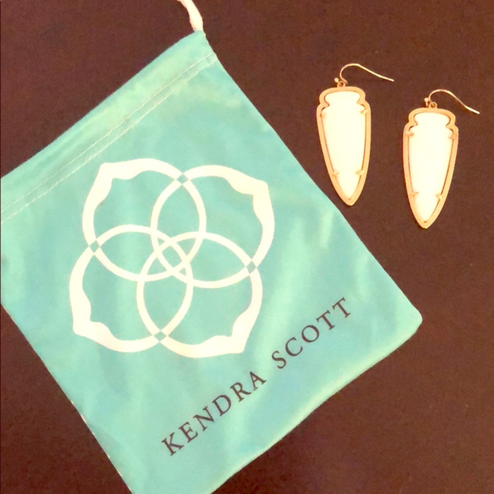 Kendra Scott white and gold earrings 💗